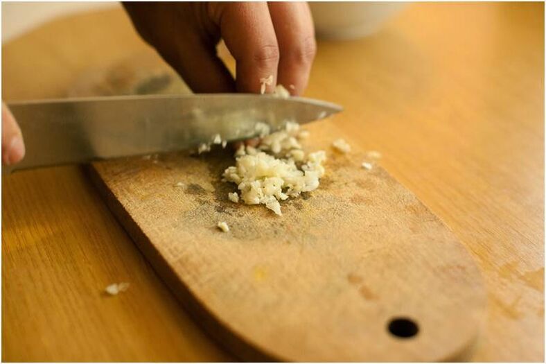 Bereiding van knoflookremedie tegen parasieten